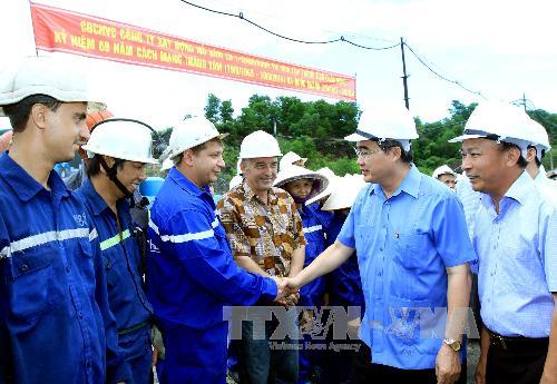 ប្រធានគណះកម្មាធិការមជ្ឈឹមរណសិរ្យមាតុភូមិវៀត ណាមលោកNguyen Thien Nhanទៅទស្សនាខែត្រQuang Ninh